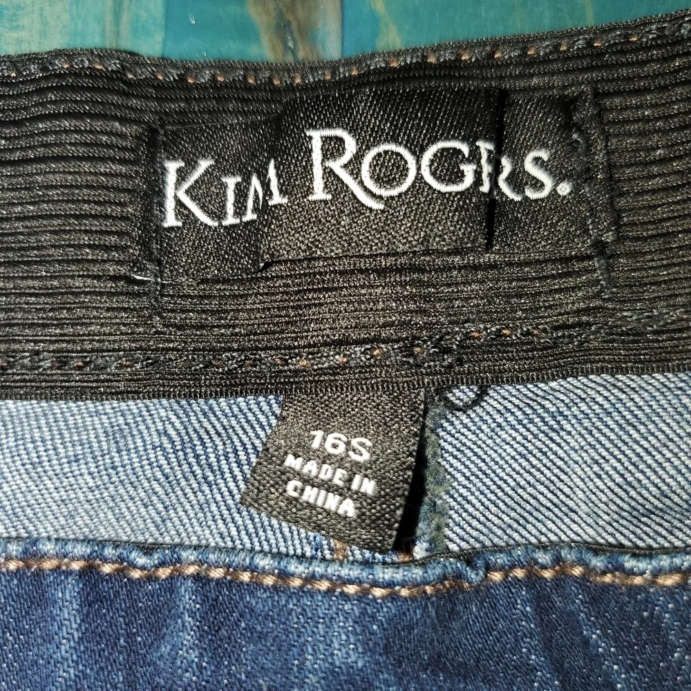 Kim Rogers 16 Short Jeans with Stretchy Waist - Picture 2 of 8